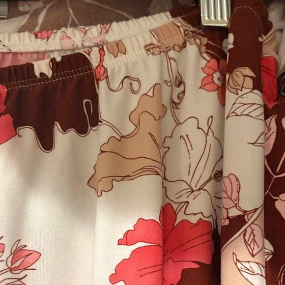 Elegant Floral Women's Pajama Set - Picture 5 of 7